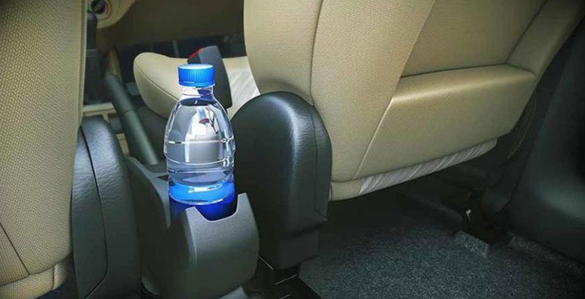 خطورة قوارير الماء البلاستيكية في السيارة