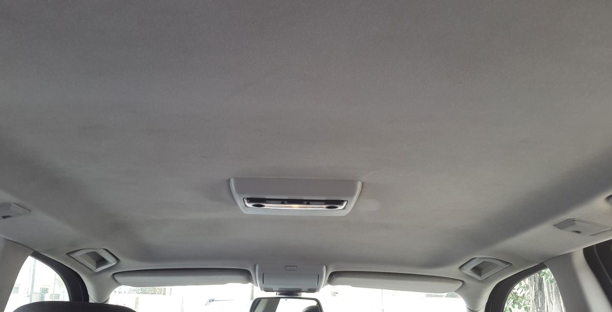 طريقة تنظيف سقف السيارة الداخلي
