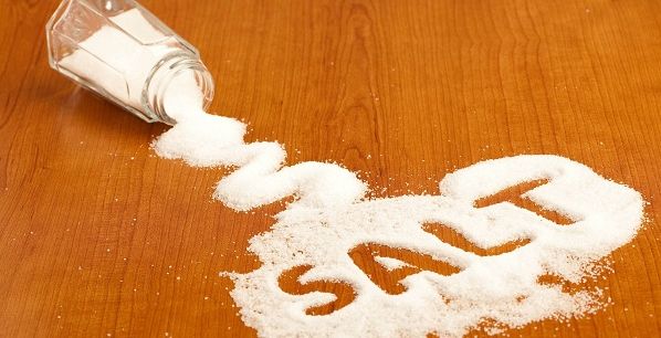 فوائد الملح في ازالة البقع العالقة