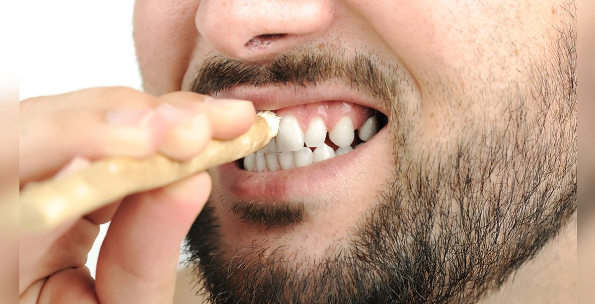 فوائد السواك للفم وصحة الاسنان