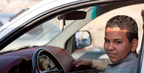 طفل سعودي يقود السيارة (Eric Lafforgue ©)