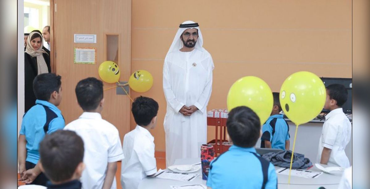 حاكم دبي يزور المدارس