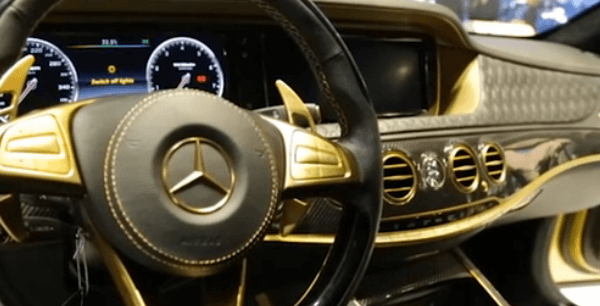 سيارات مطلية بالذهب والكريستال في معرض دبي للسيارات